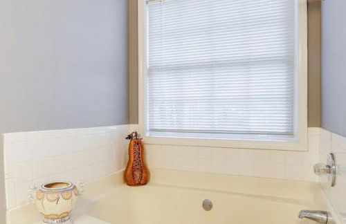 Stylish Retreat in Lawrenceville - Foto 26