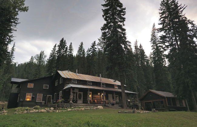 Rustic Beaverfoot Lodge Executive Cabin - Photo 1