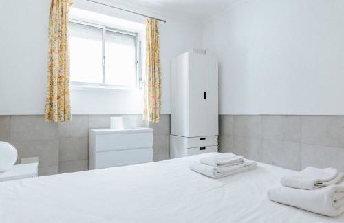 Lisbon Tagus River Terrace Flat - Photo 14