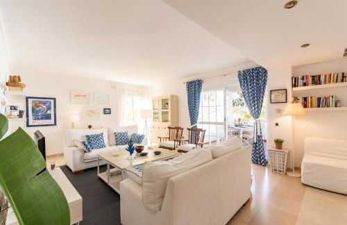 Apartment, front line beach, in Las Arenas, Bahía de Marbella - Photo 1