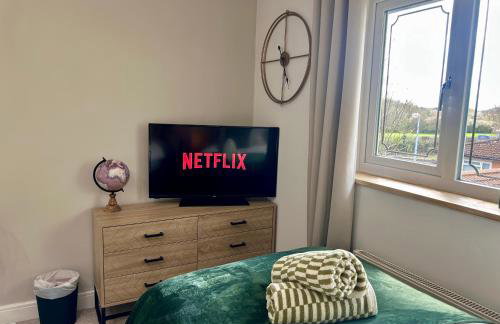 Brand New 2 Bed House - Sleeps 4 - Free Parking - Near HS2 & Drayton Manor - Foto 20