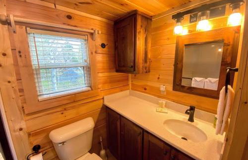 B2 NEW Awesome Tiny Home with AC Mountain Views Minutes to Skiing Hiking Attractions - Foto 34