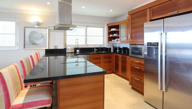 Beachfront luxury modern 2-bed apt with pool by BSL Rentals - Foto 5, Cocina privada