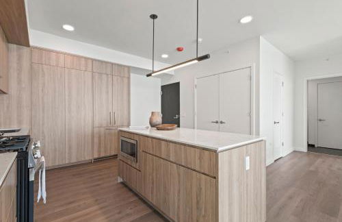 Lux Apts with Lake Views and Top Amenities - Foto 30