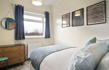 Treeton - Brand New 3 Bed House, FREE Parking & Great for Groups - Hosted by Stay Host Save - Photo 2