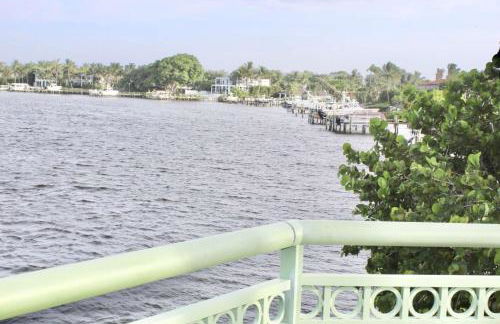 Coastal Village Retreat - Photo 29