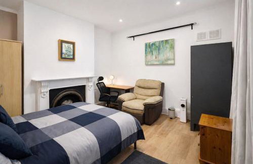 landvue stays, The Colchester town White House 4 bed 2 bath! - Foto 5