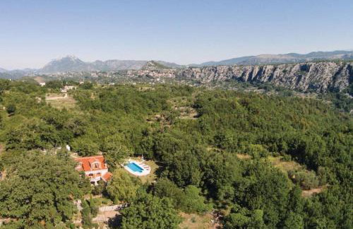 Amazing Villa In Slime, rest for mind, body and soul - Nature, garden and outside swimming pool - Foto 4