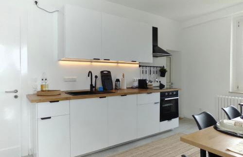 Moderne Wohnung mit Balkon ideal für Familien und Geschäftsreisende - Photo 3