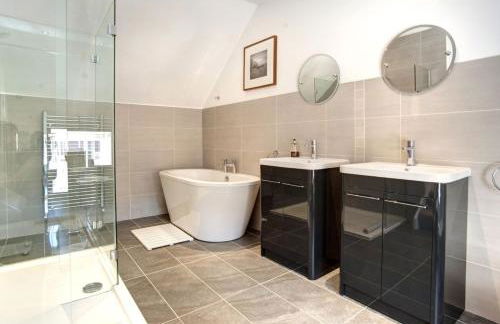 The Apple Store - Photo 15