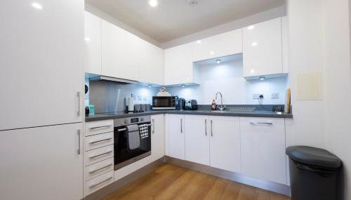 Modern 1BR Apt - Sleeps 4 - Parking - Balcony - Foto 5