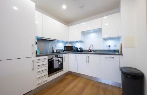 Modern 1BR Apt - Sleeps 4 - Parking - Balcony - Foto 5