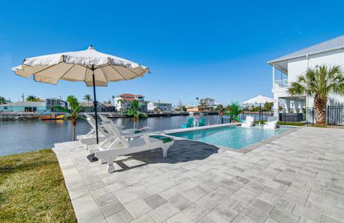 Waterfront Florida Escape with Pool and Private Dock! - Foto 36