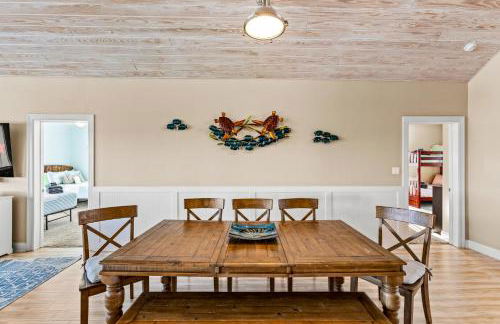 Beachfront Hideaway! Luxury Beachfront, SwimSpa, Game Room, Firepit by Bolivar Vacations - Foto 24