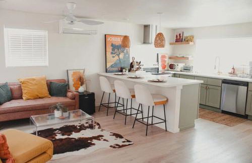 Serene Modern Home Backdoor with great WiFi, games, movies, patio seating and bbq Easy Access to North Joshua Tree National Park in 10 minutes - Foto 22