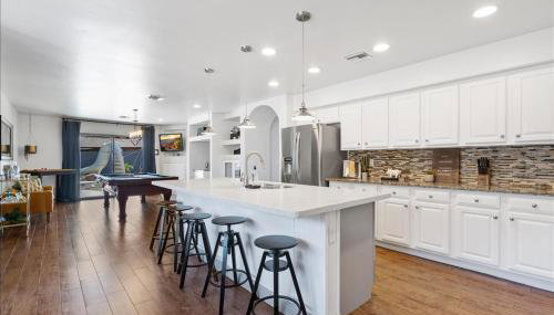 5 Bedroom 4 Bath Boutique Home PREMIUM LOCATION + heated pool option - Foto 5