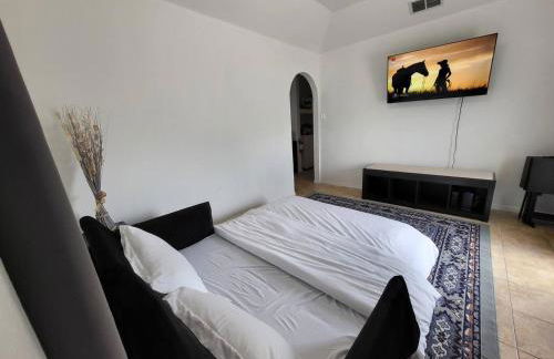 Large parking lot sleeps 8 - Foto 25