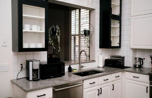 Top 1 Rated 4BR Lincoln Park House - King Bed - Photo 55