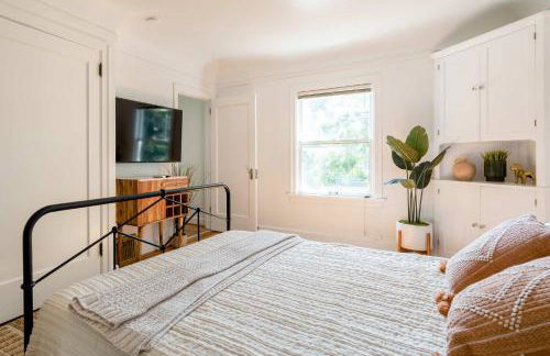 Stay Portland - 1892 Bohemian Dream Studio in Ladd's Addition - Photo 8