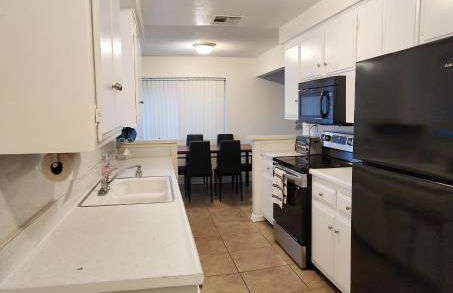 Private, Spacious, 4x Queen, 300 MBPS Internet with Backyard! - Foto 4