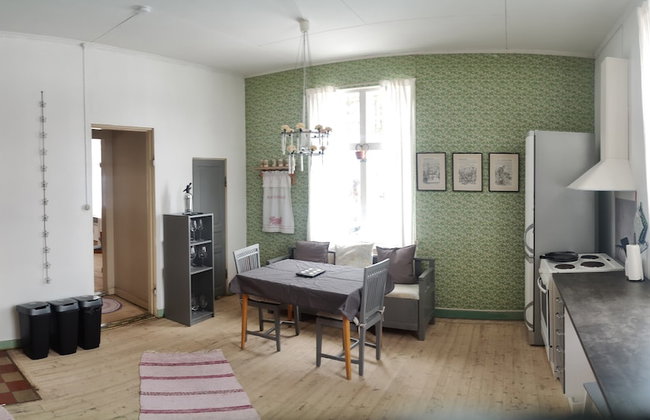 Bright and Spacious Living in Historic Building - Photo 8
