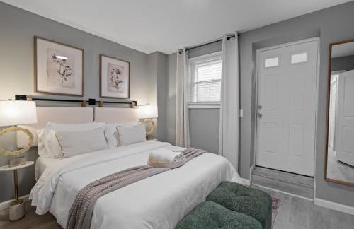 Modern Condo with Private Porch, Mins to NYC - Foto 16