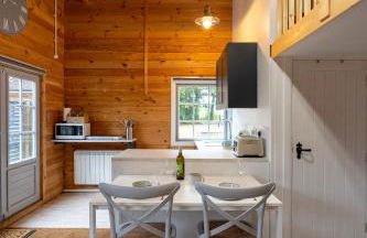 Walliswood Lodge - Wood Burner, Air Con & Wi-fi, Rural Retreat - Foto 52