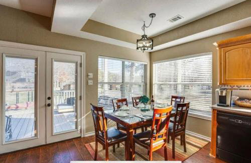 Massive lakefront home with HOT TUB - Foto 28