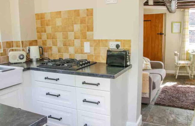 Cottagesleeps2-fireplace-valleyview-patio-garden - Photo 6