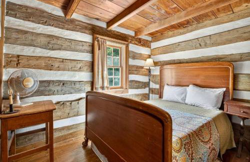 Historic Restored Farmhouse with Cowboy Cauldron Fire Pit Near Ice Mountain, Capon Bridge, West Virginia - Foto 29