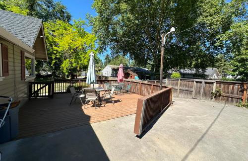 Medford Home And 2 Condos With Pool - Photo 2