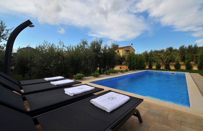 Charming Apartment With Private Pool and Garden - Foto 19