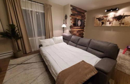 Serenity Falls - Stylish 4Bdr Mountain Retreat, Hot Tub, Pool - Foto 34