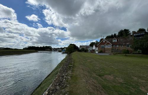 Historic river side cottage - top apartment - Foto 28