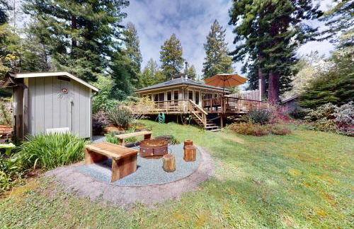 Mendocino Cozy Cabin-Large Patio Grill & Garden - Photo 3