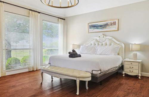 The Best of Lakeside Living - Luxury at its Finest - Photo 18