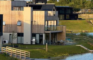 Still Waters - Luxury Lakeside Retreat with Hot Tub - Photo 10