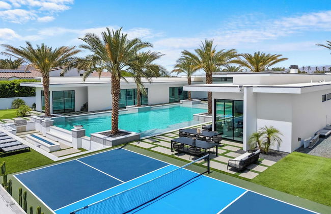 Sleeps 26 Pool, Hot Tub, Pickleball & Putting Green Bravo Villa #12 by Avantstay - Foto 43