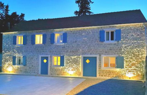 EST Villa DIOCLETIAN on Solta - luxurious villa, beachfront, private pool, outdoor BBQ, large terrace and garden, free parking - Wonderful privacy - Foto 2