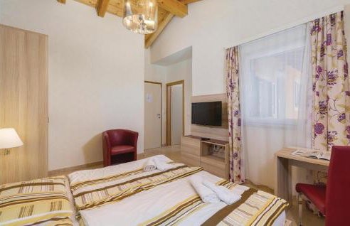 Gorgeous Home In Rezanci With Jacuzzi - Foto 29