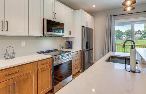 Rock Hall Retreat with Balcony Near Park and Marina! - Foto 6