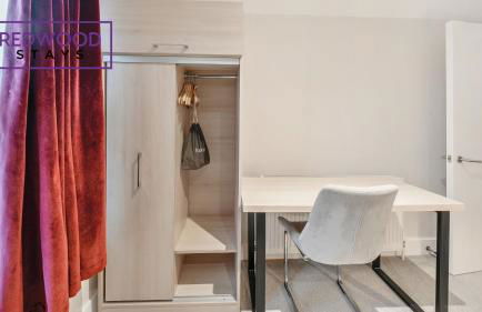 Everest Lodge Serviced Apartments for Contractors & Families, Free WiFi & Netflix By Redwood Stays - Foto 48