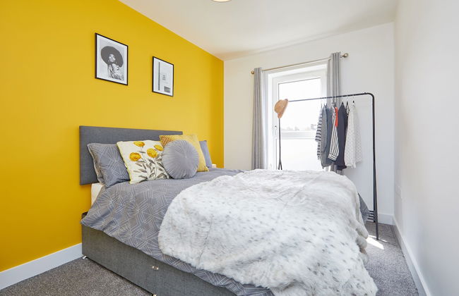 3 Bedroom Large House - Train Station - Photo 4