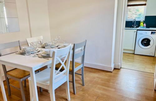 Charming End of Terrace Home with Garden - Foto 13