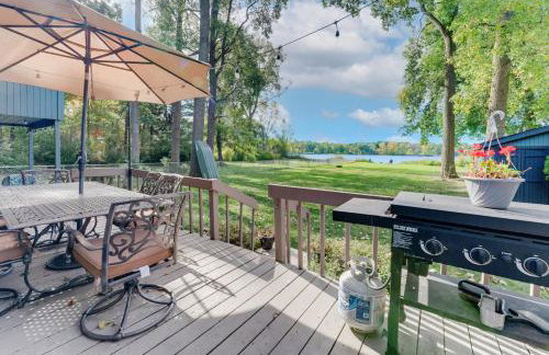 Lakefront Retreat with Views and Decks and Fire Pit - Foto 3