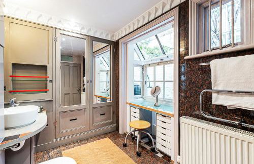 Elegant Highgate Garden Retreat - Photo 21