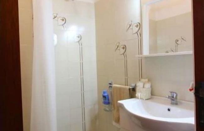 Stunning Private Villa for 4 Guests With Wifi, Private Pool, TV, Veranda, Pets Allowed and Parking - Photo 8