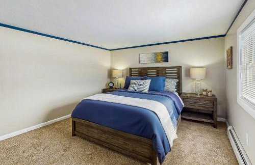 Close to Lake George! Couples Retreat with Pool - Foto 22