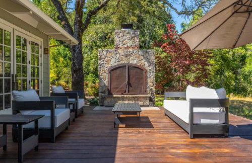 10 Acre Estate with Views Teahouse and Pickleball Court - Foto 56