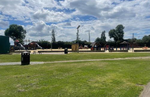 Cosy Flat behind a CreekBeach in Grays - Foto 12